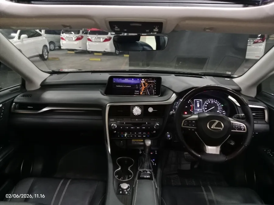 Foto Mobil Bekas Dashboard Lexus RX 300 2.0 Luxury tahun 2018