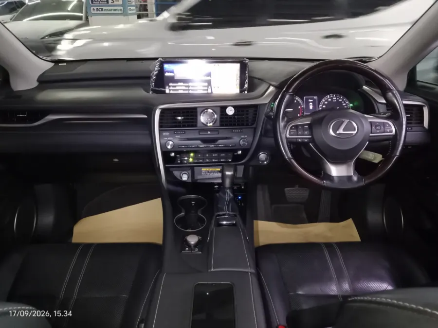 Foto Mobil Bekas Dashboard Lexus RX 300 2.0 Luxury tahun 2018