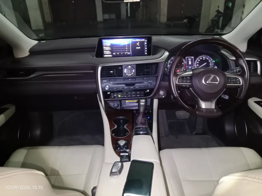 Foto Mobil Bekas Dashboard Lexus RX 300 2.0 Luxury tahun 2018