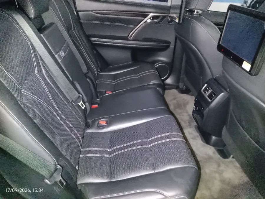 Foto Mobil Bekas Kabin Belakang Lexus RX 300 2.0 Luxury tahun 2018