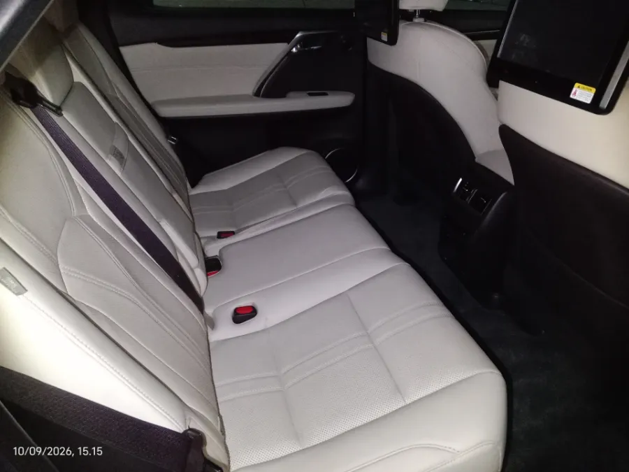 Foto Mobil Bekas Kabin Belakang Lexus RX 300 2.0 Luxury tahun 2018