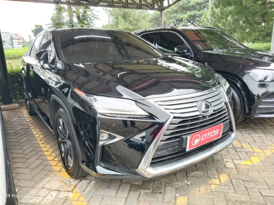 Foto Mobil Bekas Kanan Depan Lexus RX 300 2.0 Luxury tahun 2018