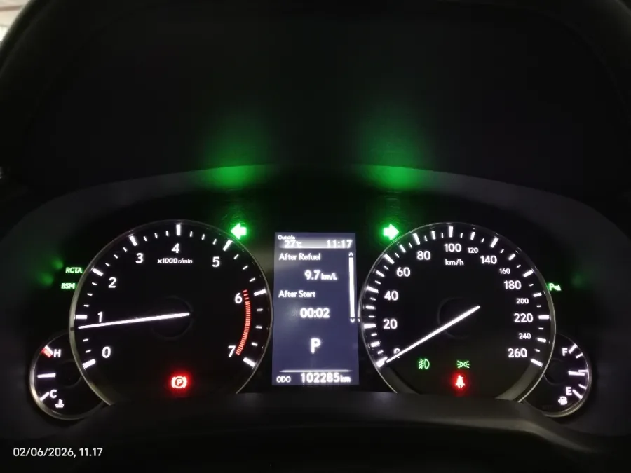 Foto Mobil Bekas Odometer Lexus RX 300 2.0 Luxury tahun 2018