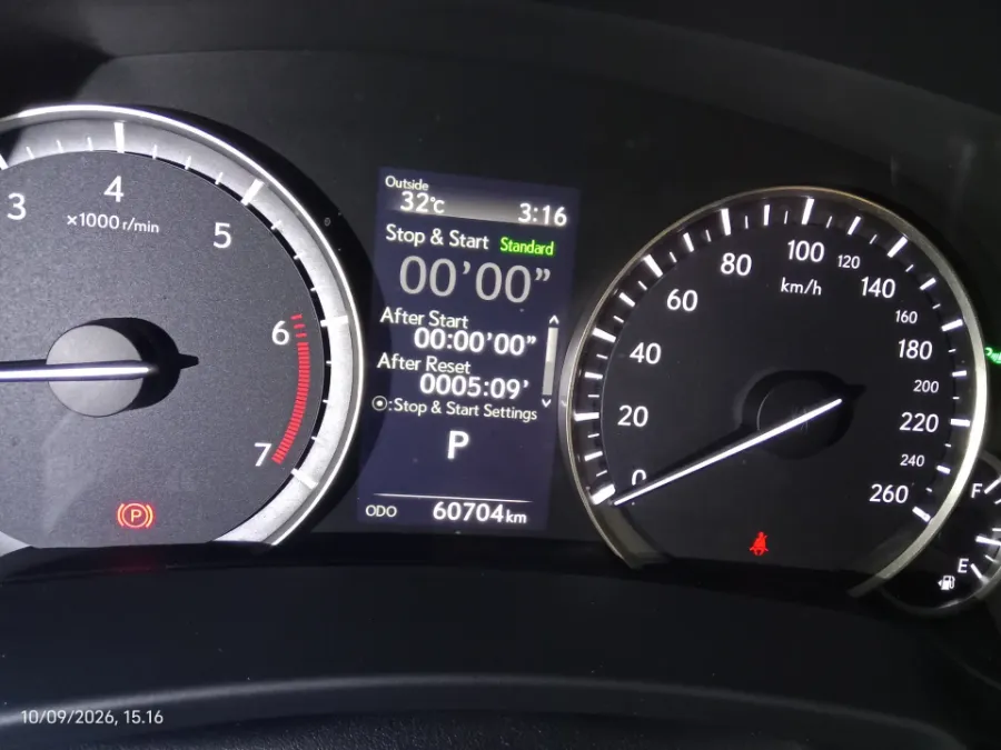 Foto Mobil Bekas Odometer Lexus RX 300 2.0 Luxury tahun 2018