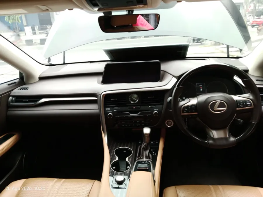 Foto Mobil Bekas Dashboard Lexus RX 300 2.0 Luxury tahun 2019