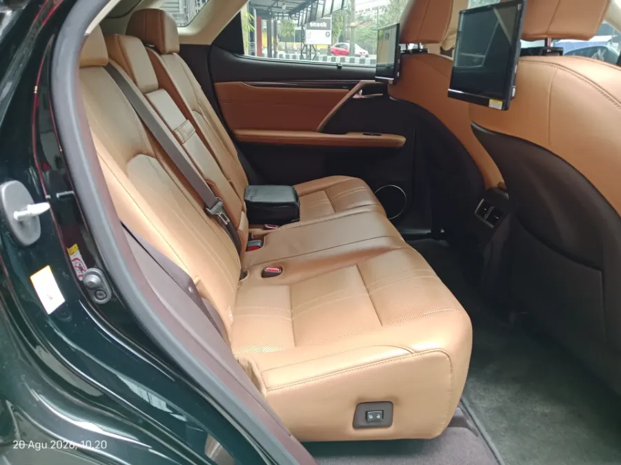 Foto Mobil Bekas Kabin Belakang Lexus RX 300 2.0 Luxury tahun 2019