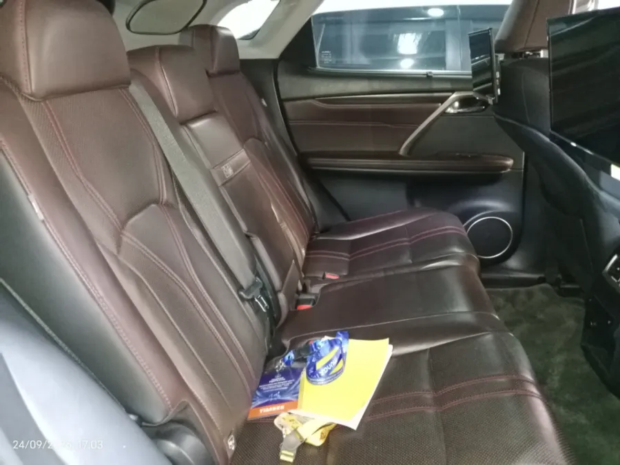 Foto Mobil Bekas Kabin Belakang Lexus RX 300 2.0 Luxury tahun 2019