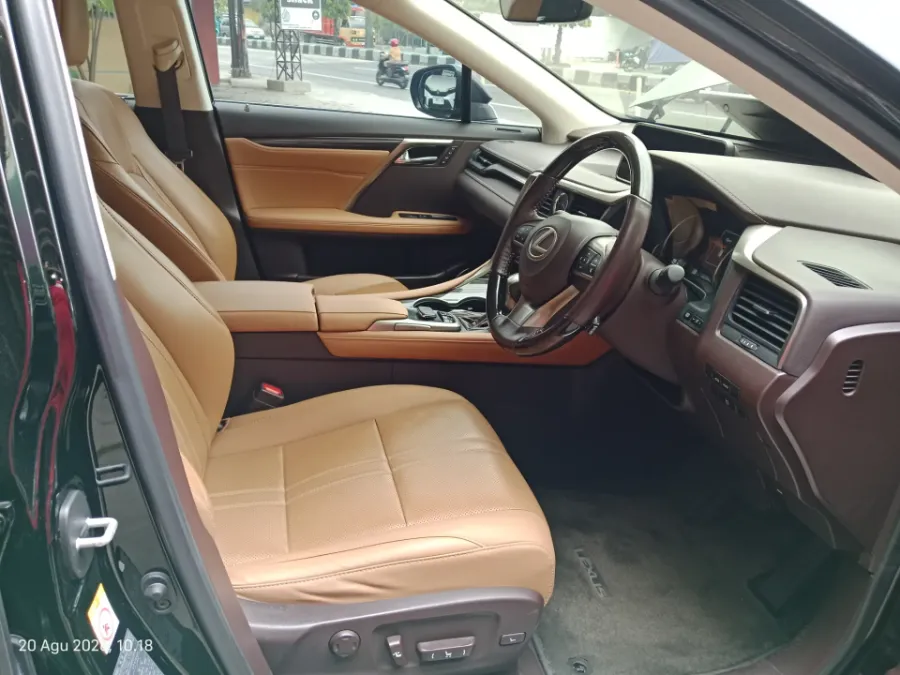 Foto Mobil Bekas Kabin Depan Lexus RX 300 2.0 Luxury tahun 2019