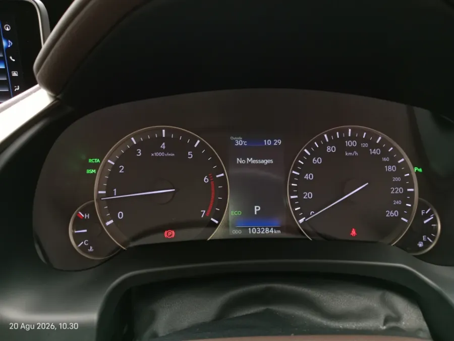 Foto Mobil Bekas Odometer Lexus RX 300 2.0 Luxury tahun 2019