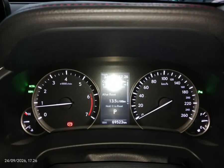 Foto Mobil Bekas Odometer Lexus RX 300 2.0 Luxury tahun 2019