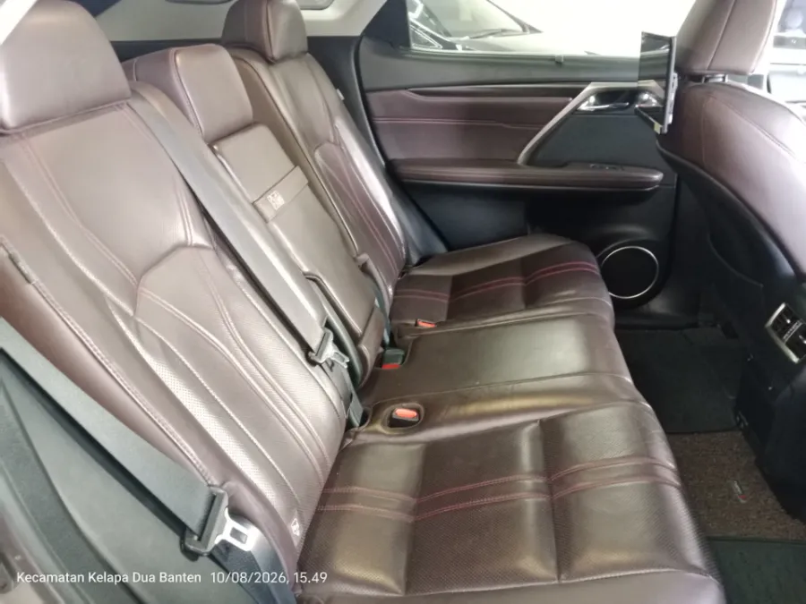 Foto Mobil Bekas Kabin Belakang Lexus RX 300 2.0 Luxury tahun 2020