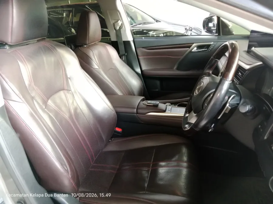 Foto Mobil Bekas Kabin Depan Lexus RX 300 2.0 Luxury tahun 2020