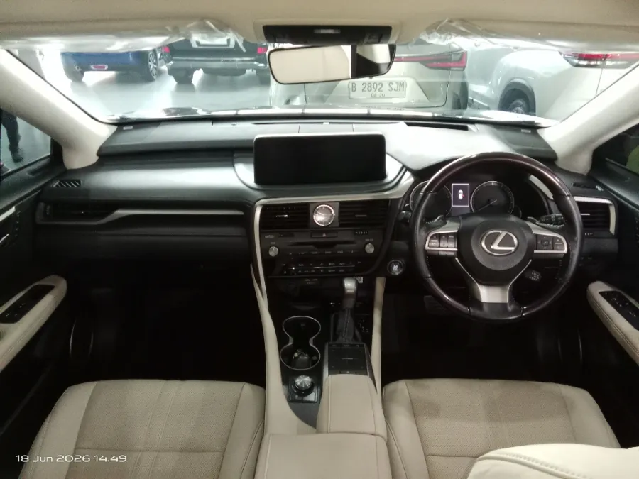 Foto Mobil Bekas Dashboard Lexus RX 300 2.0 Luxury tahun 2021