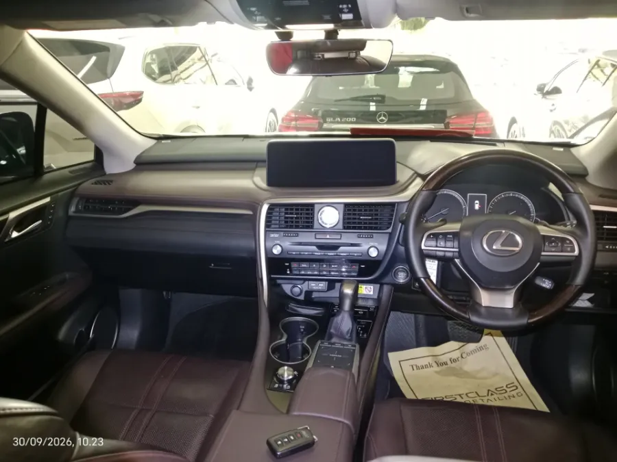 Foto Mobil Bekas Dashboard Lexus RX 300 2.0 Luxury tahun 2021