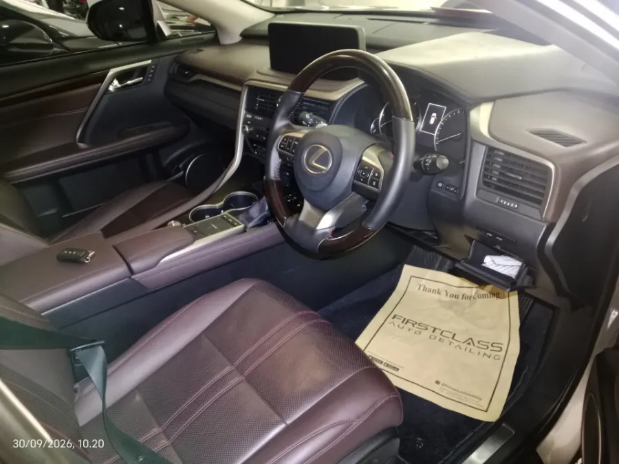 Foto Mobil Bekas Kabin Depan Lexus RX 300 2.0 Luxury tahun 2021