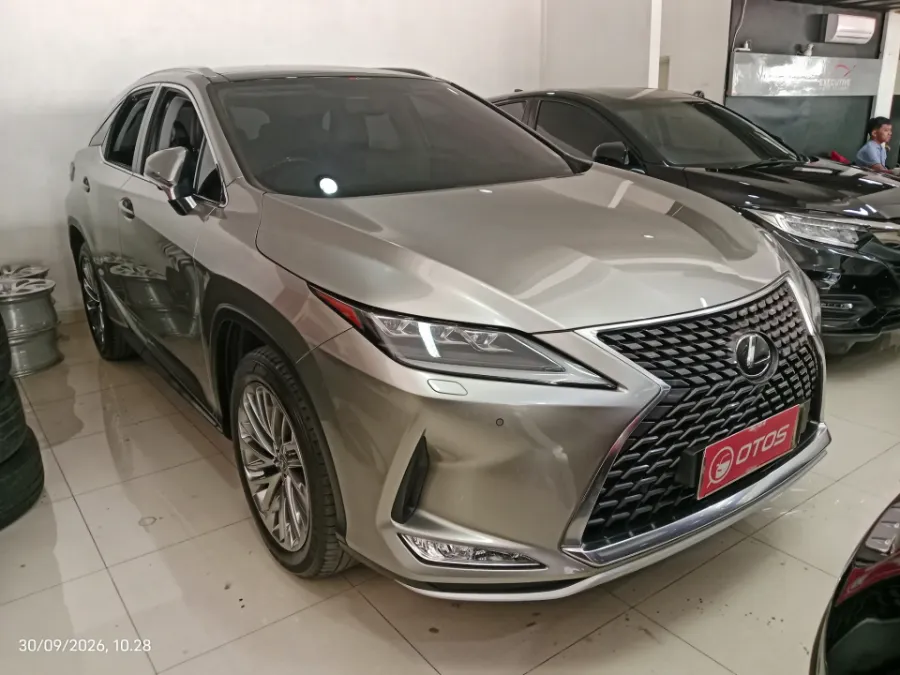 Foto Mobil Bekas Kanan Depan Lexus RX 300 2.0 Luxury tahun 2021