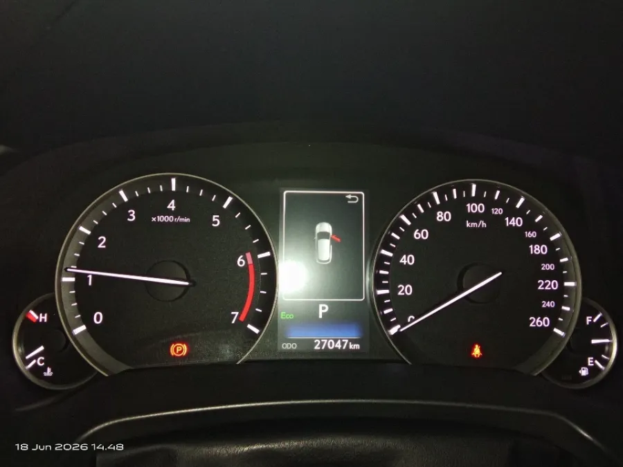 Foto Mobil Bekas Odometer Lexus RX 300 2.0 Luxury tahun 2021