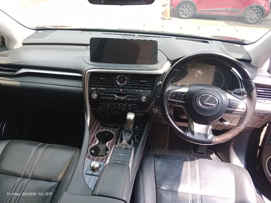 Foto Mobil Bekas Dashboard Lexus RX 300 2.0 Luxury tahun 2022