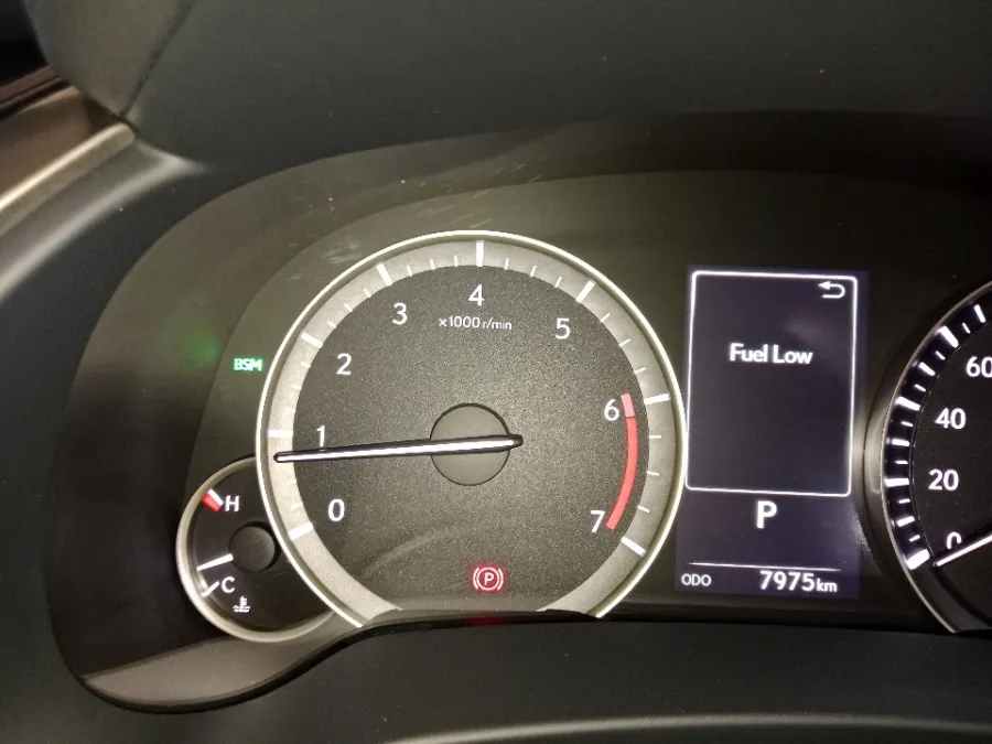 Foto Mobil Bekas Odometer Lexus RX 300 2.0 Luxury tahun 2022