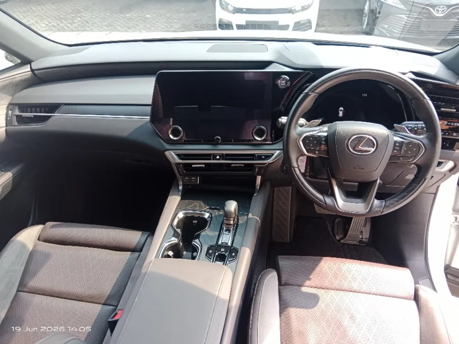 Foto Mobil Bekas Dashboard Lexus RX 350 2.4 tahun 2023