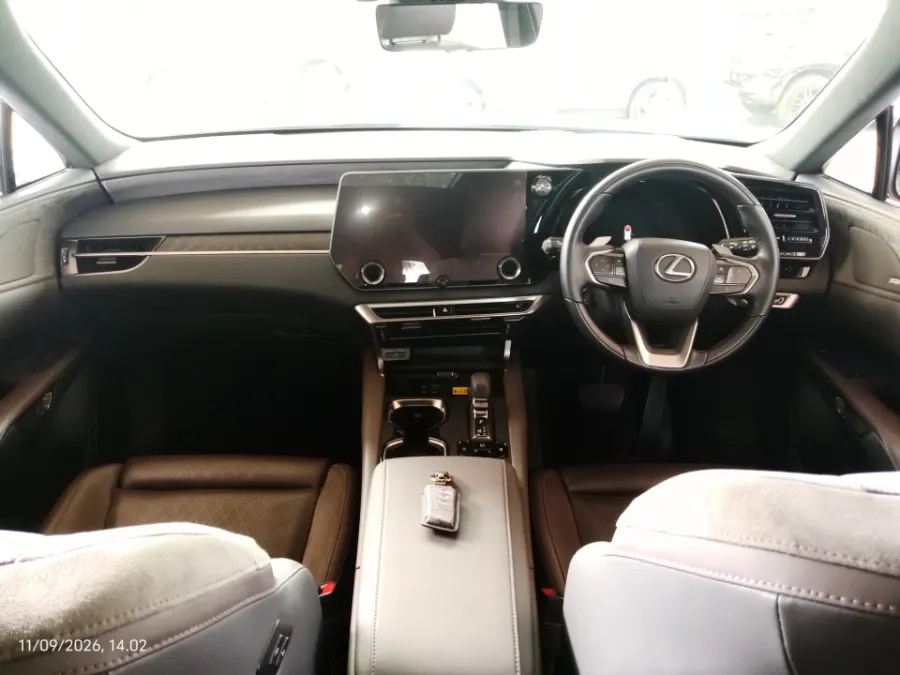 Foto Mobil Bekas Dashboard Lexus RX 350 2.4 tahun 2023
