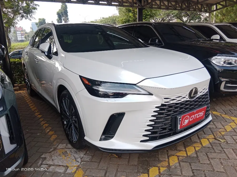 Foto Mobil Bekas Kanan Depan Lexus RX 350 2.4 tahun 2023