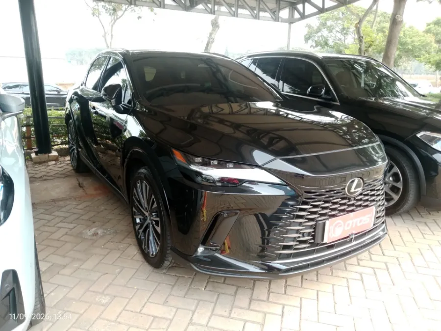 Foto Mobil Bekas Kanan Depan Lexus RX 350 2.4 tahun 2023