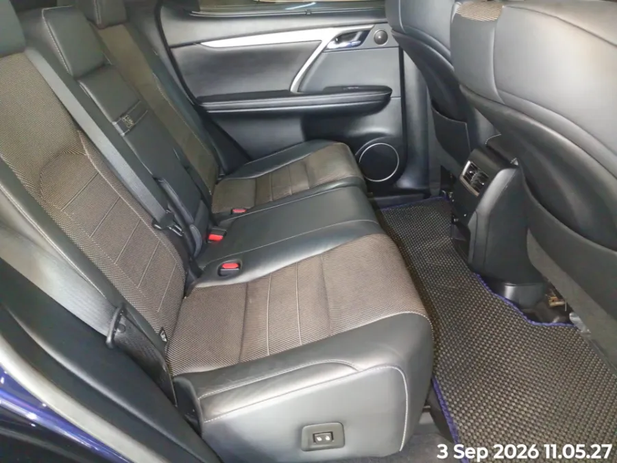 Foto Mobil Bekas Kabin Belakang Lexus RX 350 3.5 F-Sport tahun 2016