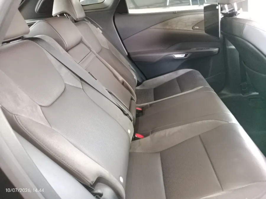 Foto Mobil Bekas Kabin Belakang Lexus RX 350 H 2.5 Luxury 4X2 tahun 2023