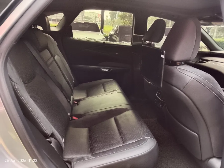 Foto Mobil Bekas Kabin Belakang Lexus RX 350 H 2.5 Luxury 4X2 tahun 2023