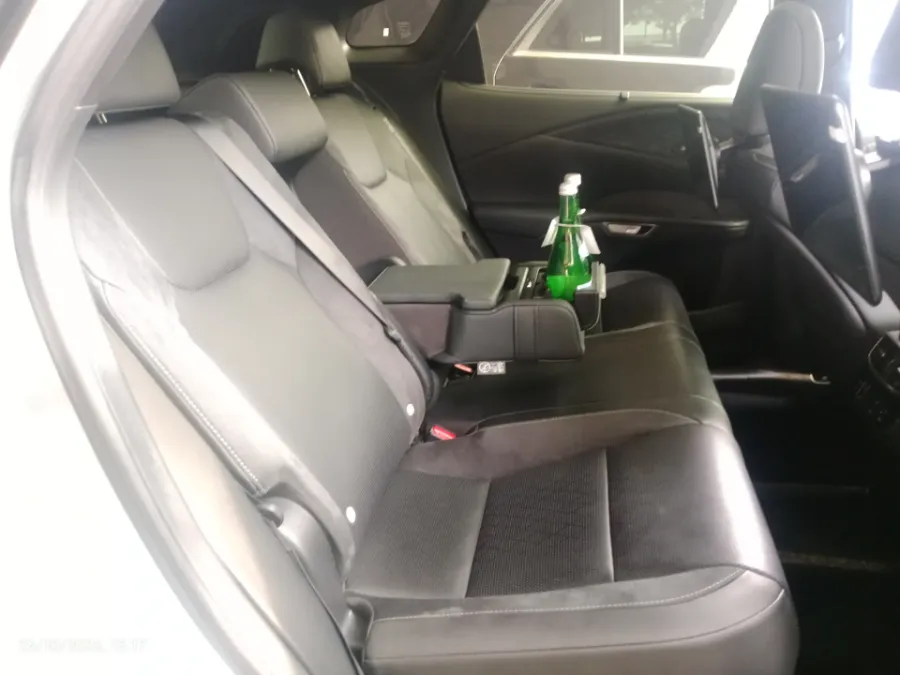Foto Mobil Bekas Kabin Belakang Lexus RX 350 H 2.5 Luxury 4X2 tahun 2023
