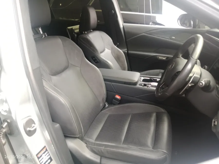 Foto Mobil Bekas Kabin Depan Lexus RX 350 H 2.5 Luxury 4X2 tahun 2023