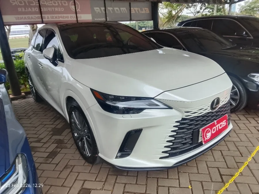 Foto Mobil Bekas Kanan Depan Lexus RX 350 H 2.5 Luxury 4X2 tahun 2023