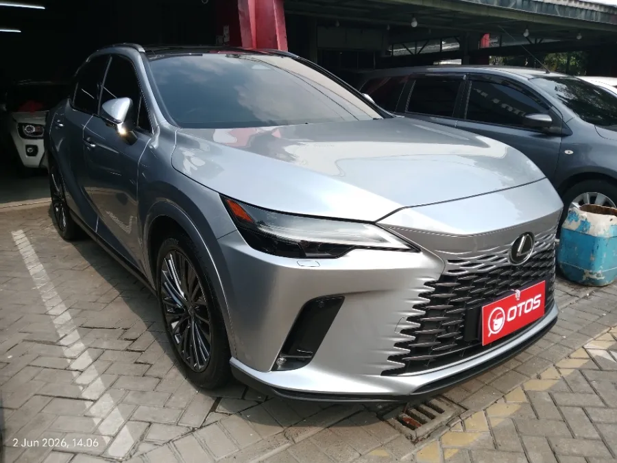 Foto Mobil Bekas Kanan Depan Lexus RX 350 H 2.5 Luxury 4X2 tahun 2023