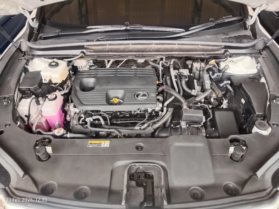 Foto Mobil Bekas Mesin Lexus RX 350 H 2.5 Luxury 4X2 tahun 2023