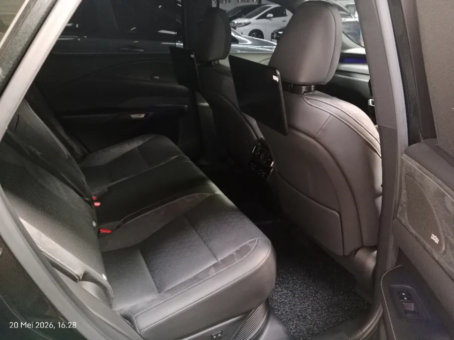Foto Mobil Bekas Kabin Belakang Lexus RX 350 H 2.5 Luxury 4X2 tahun 2024