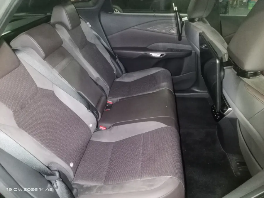 Foto Mobil Bekas Kabin Belakang Lexus RX 350 H 2.5 Luxury 4X2 tahun 2024