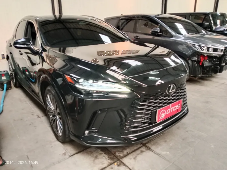 Foto Mobil Bekas Kanan Depan Lexus RX 350 H 2.5 Luxury 4X2 tahun 2024