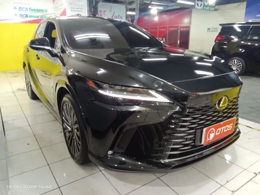 Foto Mobil Bekas Kanan Depan Lexus RX 350 H 2.5 Luxury 4X2 tahun 2024