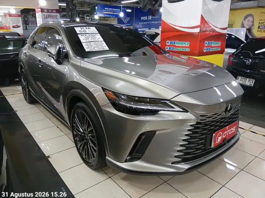 Foto Mobil Bekas Kanan Depan Lexus RX 350 H 2.5 Luxury 4X2 tahun 2026