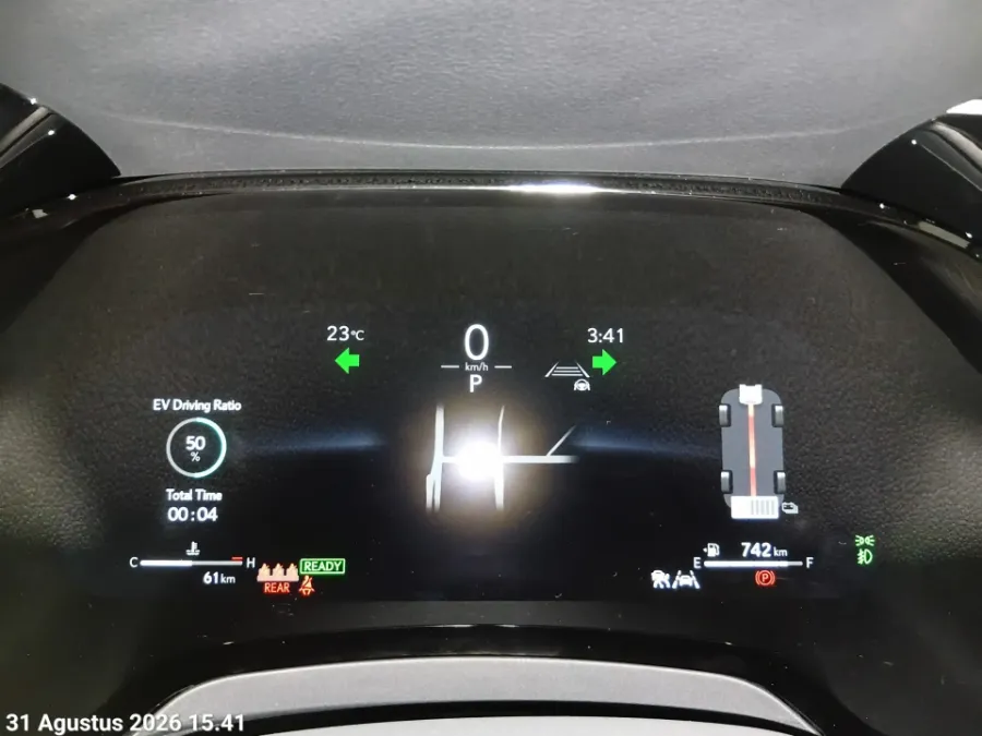 Foto Mobil Bekas Odometer Lexus RX 350 H 2.5 Luxury 4X2 tahun 2026