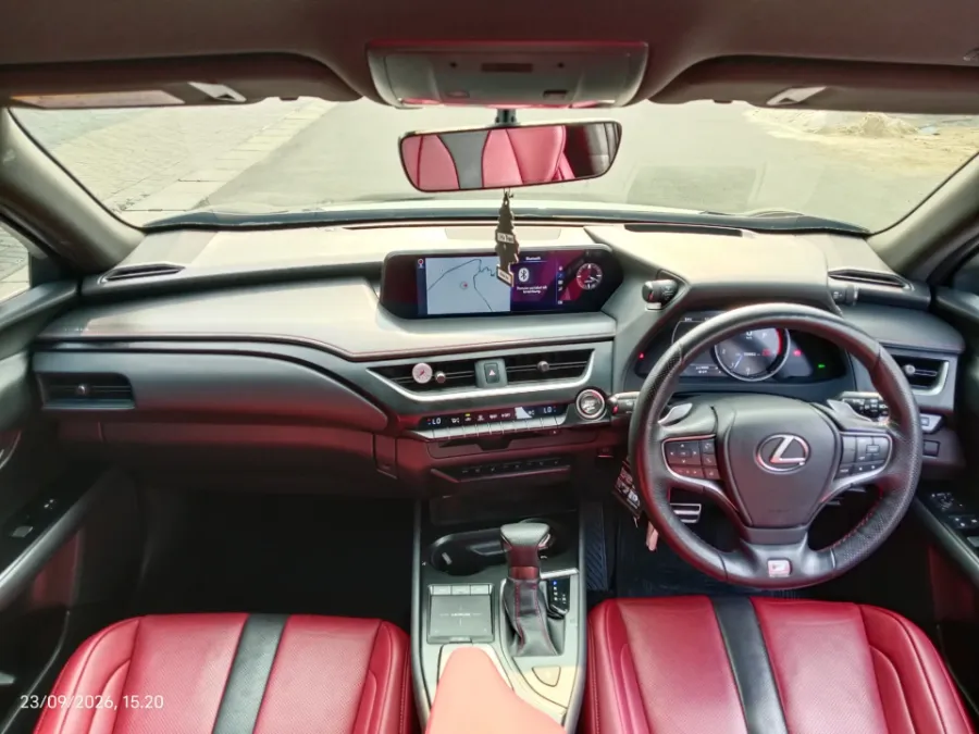 Foto Mobil Bekas Dashboard Lexus UX 200 2.0 F-Sport tahun 2019