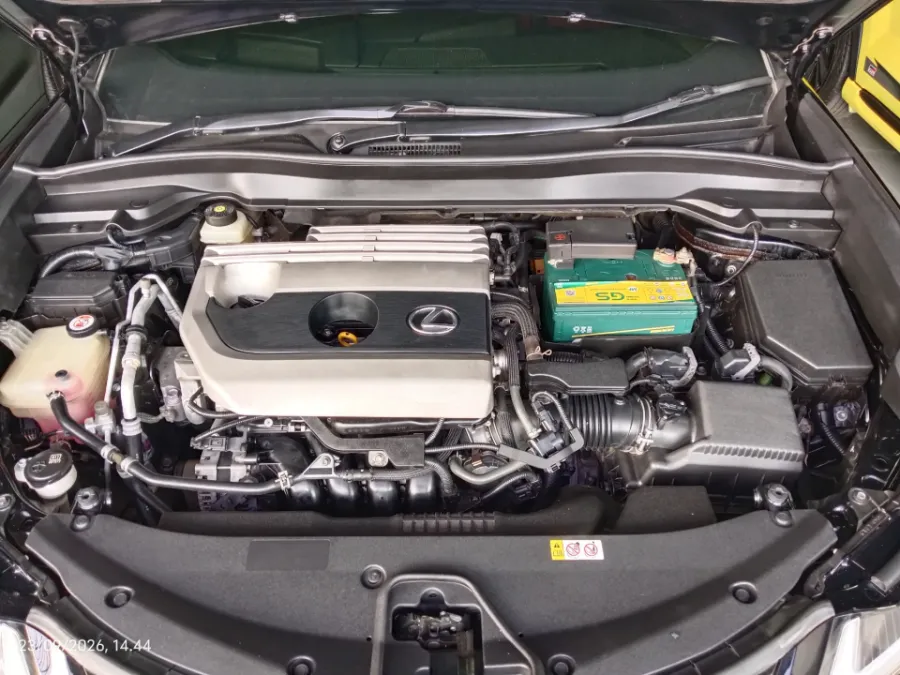 Foto Mobil Bekas Mesin Lexus UX 200 2.0 F-Sport tahun 2019