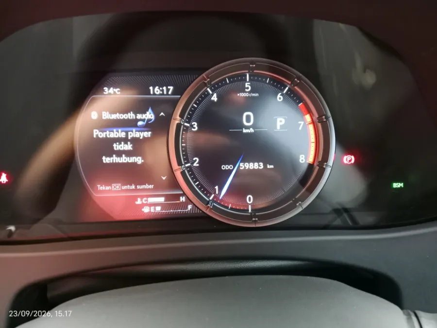 Foto Mobil Bekas Odometer Lexus UX 200 2.0 F-Sport tahun 2019