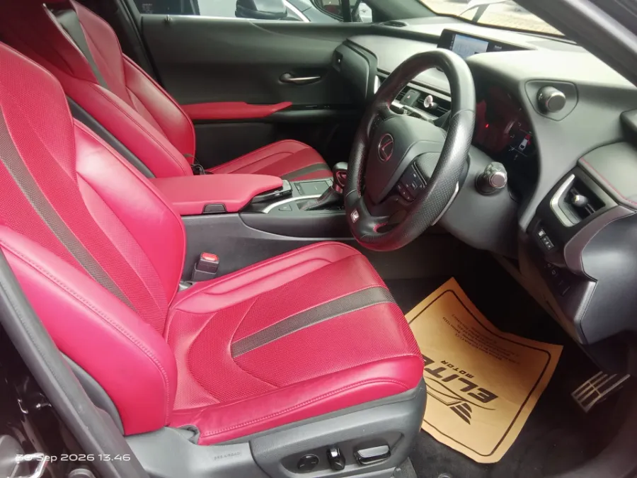 Foto Mobil Bekas Kabin Depan Lexus UX 200 2.0 F-Sport tahun 2021