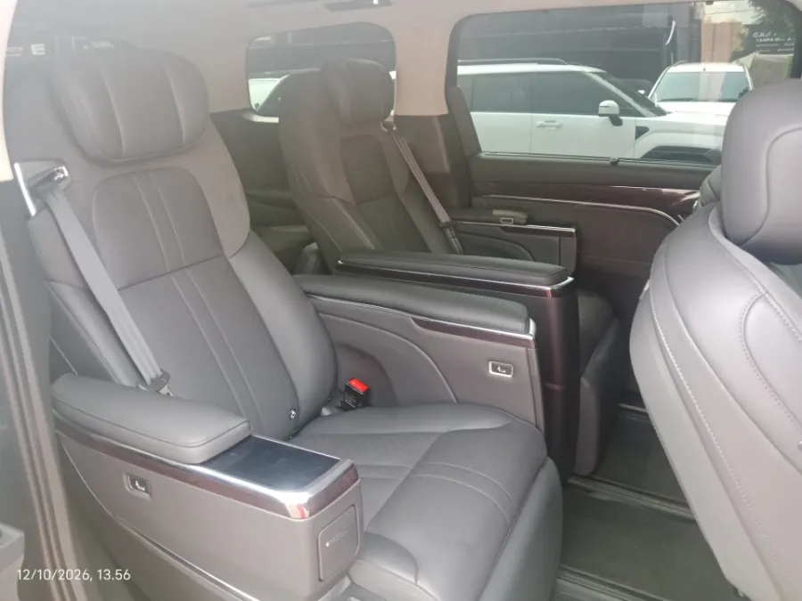 Foto Mobil Bekas Kabin Belakang Maxus Mifa 9 Standard tahun 2026