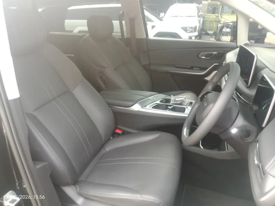 Foto Mobil Bekas Kabin Depan Maxus Mifa 9 Standard tahun 2026