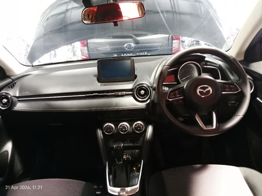 Foto Mobil Bekas Dashboard Mazda 2 1.5 tahun 2017
