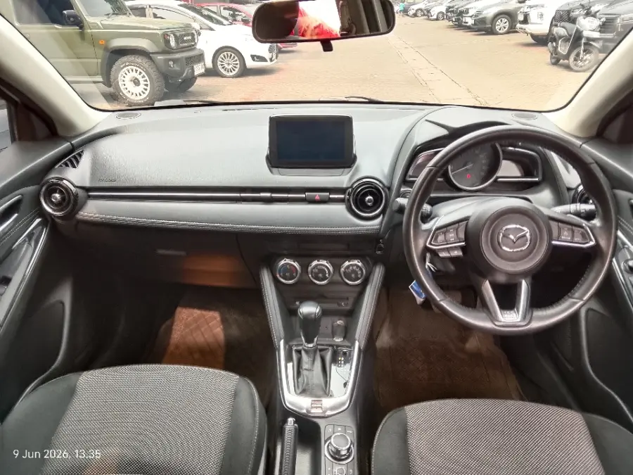 Foto Mobil Bekas Dashboard Mazda 2 1.5 tahun 2017
