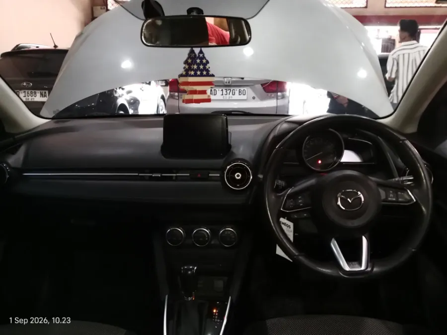 Foto Mobil Bekas Dashboard Mazda 2 1.5 tahun 2017